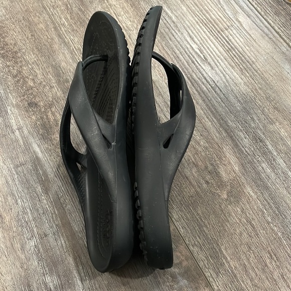 Crocs Iconic Comfort Kadee II Black Flip Flops - Picture 5 of 6